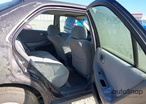 1998 Honda Accord Lx z USA, uszkodzony, nr VIN 1HGCG1647WA023935